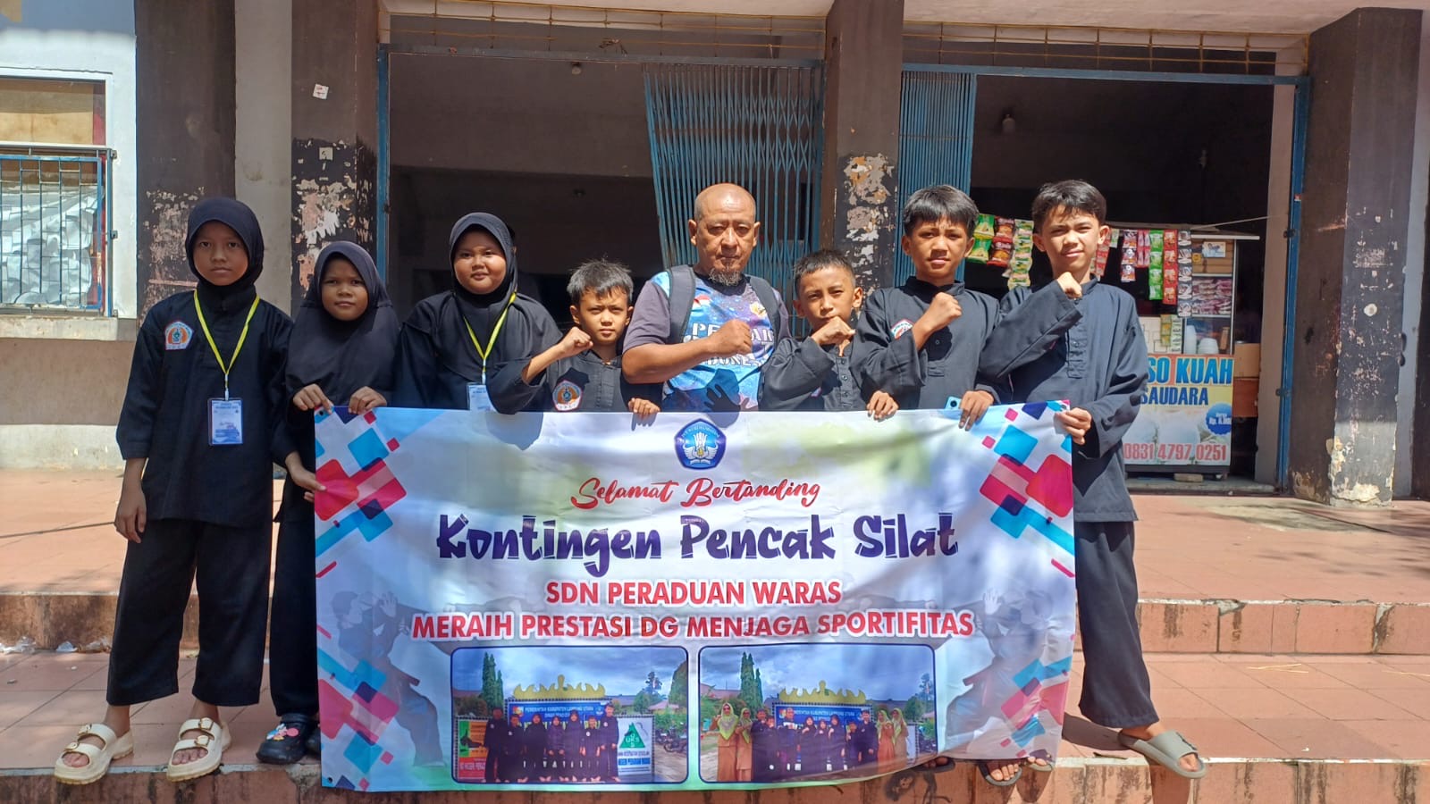 Kontingen Pencak Silat SD Peraduan Waras Siap Berlaga: Bersama Pelatih, Siap Tampil Maksimal